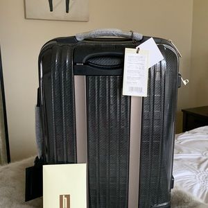 Hartman lightweight carry-on. Spinner 4.5 lbs.
